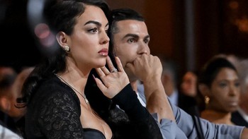 Bạn gái Georgina 'khoe ảnh' khiến Ronaldo bị chỉ trích