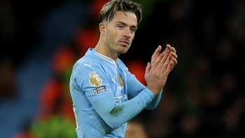 Một CĐV Man Utd ra tòa thừa nhận đã tát Jack Grealish