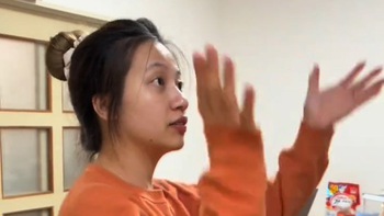 'Nóc nhà' quê một cục khi bị chồng bắt thóp nghe lén điện thoại