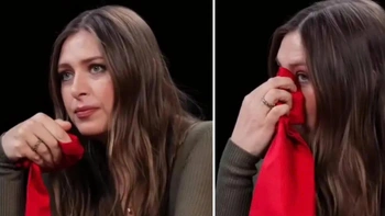 ‘Búp bê Nga’ Sharapova rớt nước mắt với thử thách cánh gà siêu cay