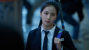 Ồn ào xoay quanh diễn xuất của Jisoo BlackPink