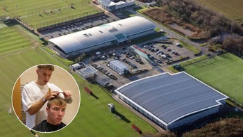 Man Utd là đội đầu tiên ở Ngoại hạng Anh có tiệm làm tóc trong sân tập