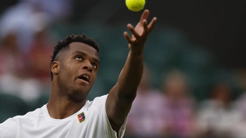 ‘Gã khổng lồ’ 2m03 Perricard lập kỷ lục cú giao bóng ở Wimbledon