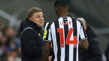 Alexander Isak bị ‘đuổi' về nhà giữa tin đồn chuyển nhượng sang Liverpool