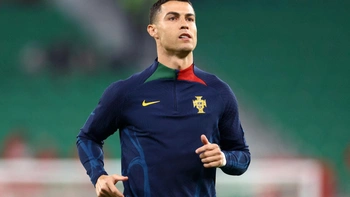 Ronaldo đến, cả đội Hannover 96 phải rời khách sạn