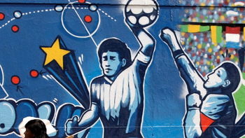 Áo thủ môn trong pha 'Bàn tay của Chúa' của Maradona rao bán 10 tỉ đồng