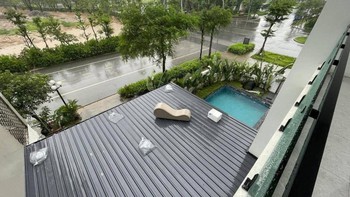 Ảnh vui 22-7: Người dân lấy ghế tình yêu chống bão Wipha