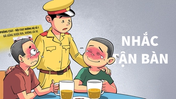 Cảnh sát vào tận bàn nhậu khuyên 'đã uống rượu bia thì không lái xe'