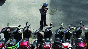 Từ xe xăng sang xe điện: Thượng Hải cần tới 18 năm