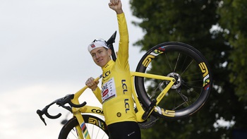 Fan sốc khi Áo vàng Tour de France Tadej Pogacar úp mở chuyện ‘hưu non’