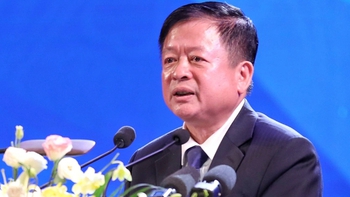 Văn nghệ sĩ phải ‘dắt tay người tốt trở lại văn học nghệ thuật’