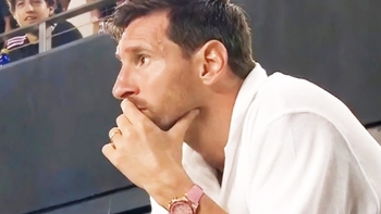 Bị cấm đá, Messi diện đồng hồ hồng mà fan nghe giá muốn 'té xỉu'