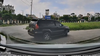 Một pha quay đầu ô tô không ai có thể đoán trước được