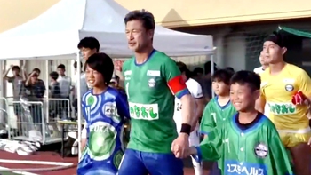 Huyền thoại Kazuyoshi Miura vẫn ra sân đá chính ở tuổi 58