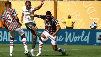 Fan sửng sốt với tốc độ cú sút cháy lưới Fluminense của Joao Pedro
