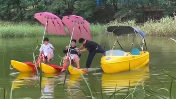 Ba thanh niên ngã xuống hồ vì sự cố bất ngờ