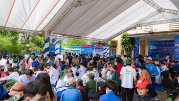 Vì một Việt Nam khỏe mạnh hơn, Long Châu cùng Trường Giang mang 'Hành trình sẻ chia' đến mọi miền