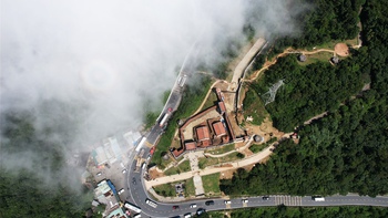 Ngắm 'thiên hạ đệ nhất hùng quan' Hải Vân từ trên cao