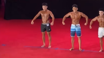 Vừa đi tập gym được 4 ngày thì thằng bạn khen body đẹp nên đi thi tranh giải