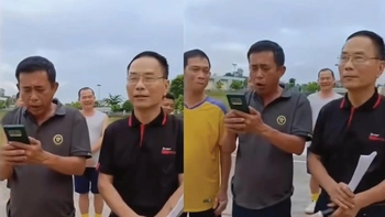 Cười xỉu với màn cúng khai trương sân bóng chuyền thôn
