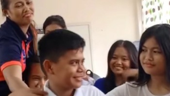 Nam sinh quê một cục khi bị troll