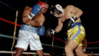 Trận đấu quyền anh hiếm hoi của huyền thoại Diego Maradona