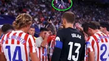 HLV Atletico Madrid tự ‘khoá miệng’ khi micro truyền hình đến gần