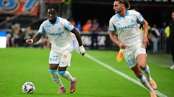 Thua trận, Marseille còn bị thiệt quân vì lý do khó đỡ