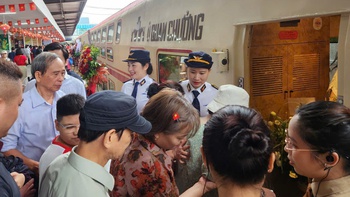 Ra mắt ‘Đoàn tàu 5 cửa ô’ phục vụ khách trải nghiệm du lịch