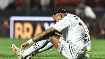 Fan xúc động bởi lời nhắn nhủ của con trai Neymar lúc cha khó khăn