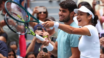 Raducanu - Alcaraz bị loại sớm và khoảnh khắc gượng gạo trên lưới tại US Open