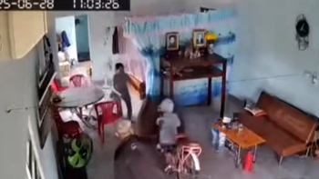 Bé trai có màn thử xe đạp mới 'chấn động cả gia tiên'