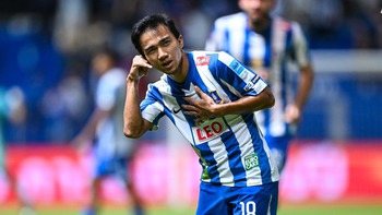 Xem video siêu phẩm từ giữa sân của Chanathip vào lưới Công An Hà Nội