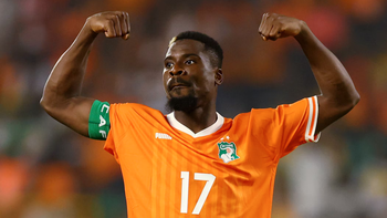 Sao cũ Ngoại hạng Anh Serge Aurier bị cấm thi đấu vì... viêm gan B