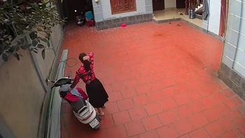 Cô gái thoát nạn trong gang tấc nhờ bị đứt dây thun buộc tóc