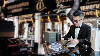 Chân dung doanh nhân trẻ đi siêu xe, bán kim cương, đeo đồng hồ hiệu vừa bị bắt vì tội rửa tiền