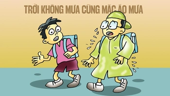 Đồng phục học sinh: Trời không mưa cũng mặc áo mưa!