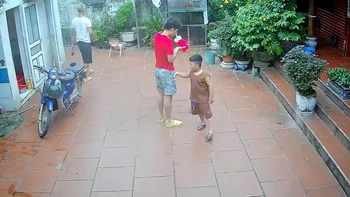 Thanh niên đứng hình khi bị chê mặc quần hoa