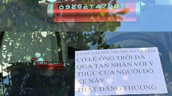 Ảnh vui 9-8: 'Cuộc chiến' giữa người lái ô tô và chủ nhà chưa bao giờ kết thúc