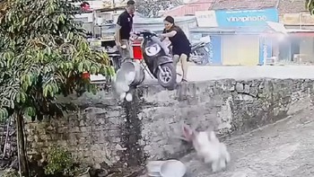 Chủ quán được nghỉ sớm khi 'khách sộp' mở hàng