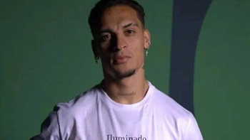 Real Betis ‘bắt tay’ Antony bán áo để lo phí chuyển nhượng