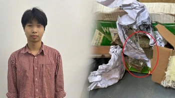 Thanh niên rao mô hình nhân vật hoạt hình bán… cục gạch