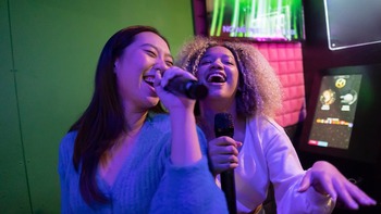Gen Z đốt calo bằng… karaoke: Trào lưu mới hay chỉ là ảo tưởng?
