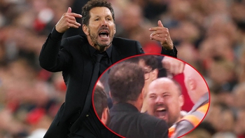 HLV Simeone của Atletico Madrid trần tình vụ suýt xô xát với CĐV Liverpool