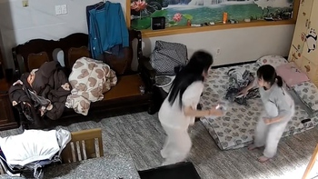 Hai chị em sinh đôi cùng tần số