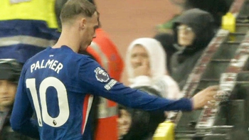 Cole Palmer nổi giận vì bị thay sớm ở trận Chelsea thua Man Utd