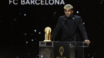 Cha của Lamine Yamal phẫn nộ sau gala Quả bóng vàng