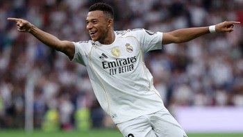 Mbappe ghi 2 bàn trong 3 phút với phong cách lạnh lùng