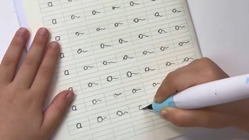 Ảnh vui 25-9: 'Sự tiến hóa' của chữ A