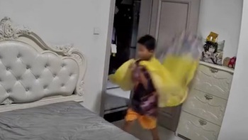 'Bệ hạ' chạy xịt khói ngay khi vừa dứt câu không sợ ma